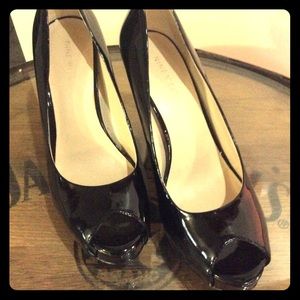 Like new Nine West open toe  3 inch heel